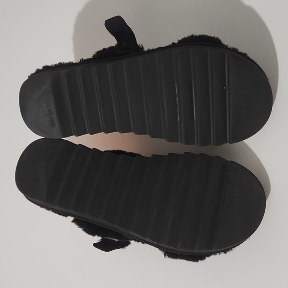 Koolaburra by UGG plush sandals - Picture 6 of 10